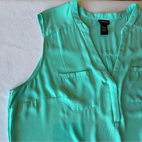 Torrid Womens Blouse Harper Georgette Sleeveless Bright Blue Collarless Tank 1X - Picture 7 of 16